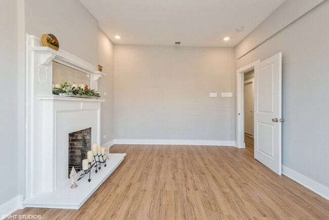 Building Photo - 3542 N Halsted St