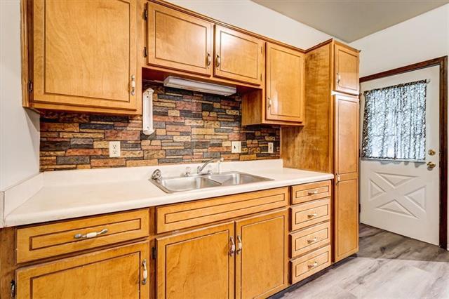 redone kitchen - 819 Dakota St