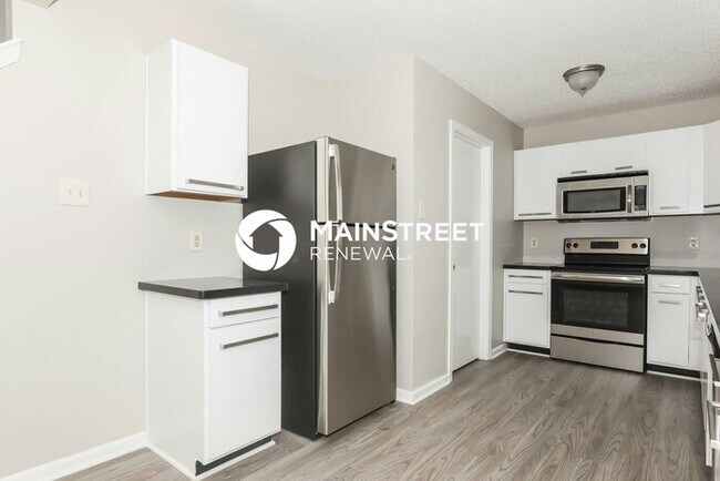 Building Photo - 3 Bedroom Pet-Friendly Home in Charlotte, NC with Main Street Renewal