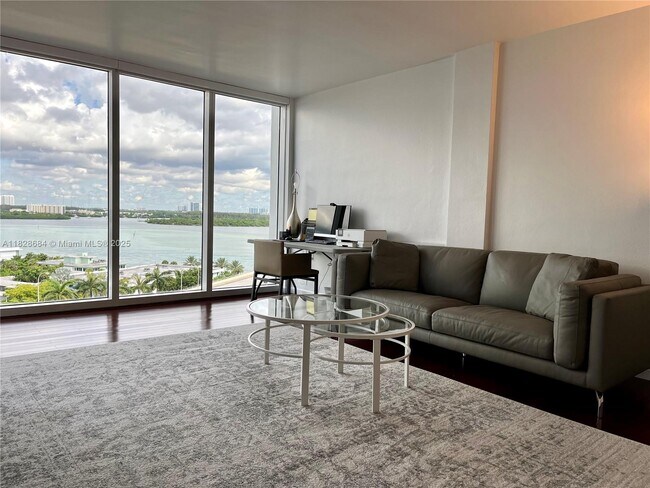 Foto del edificio - 10275 Collins Ave