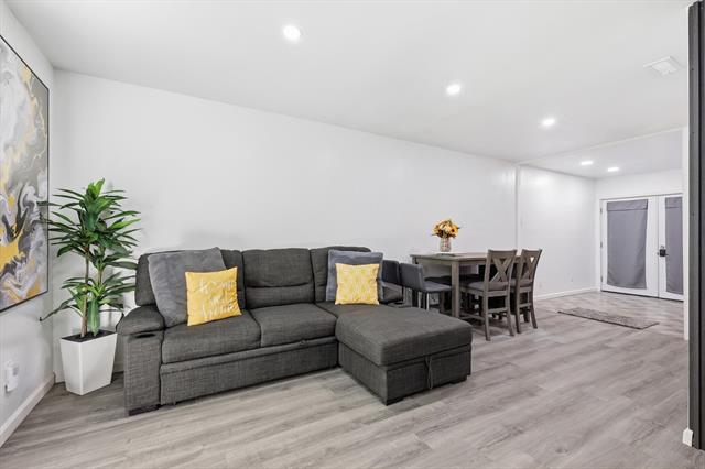 Foto del edificio - 9829 Park Ln Ct