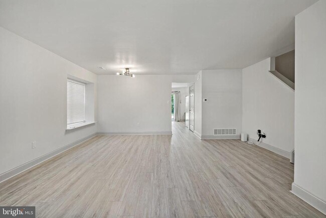 Building Photo - 172 Kenton Dr