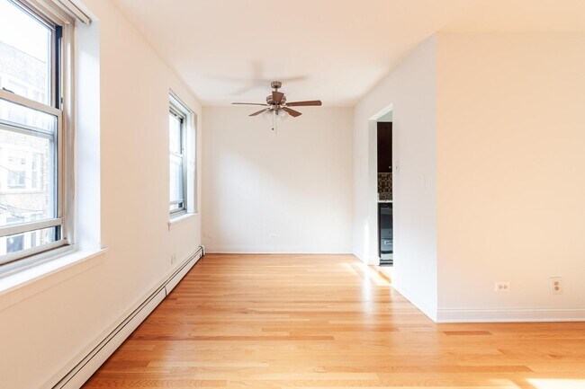 Foto del edificio - 3710 N Pine Grove Ave