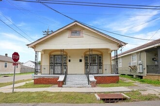 Building Photo - 2500 Music St