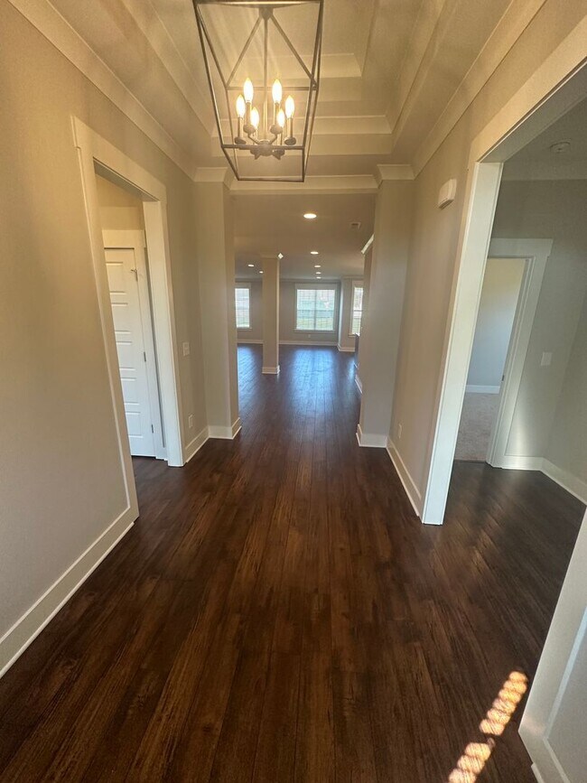 Building Photo - BEAUTIFUL 3 Bed 2 Bath Home