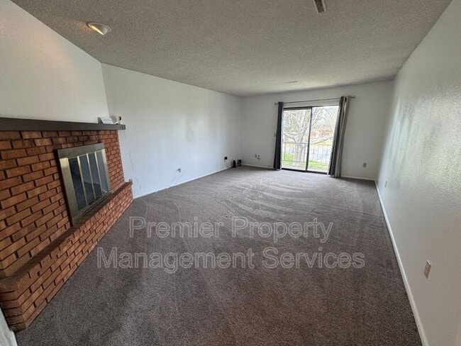 Building Photo - 10 Miners Pl