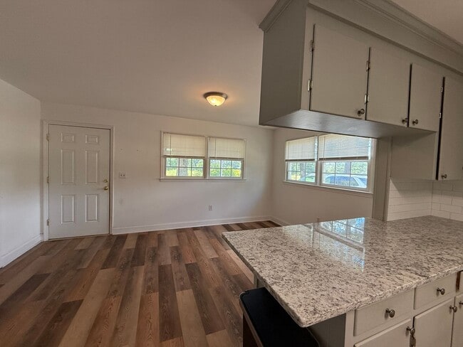 Building Photo - 3 Bedroom/1 Bath home for rent