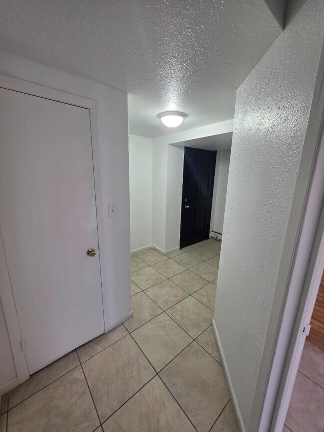 Foto del edificio - 311 E Thayer Ave