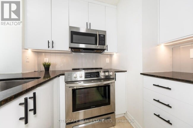 Building Photo - 2087 Lake Shore Blvd W