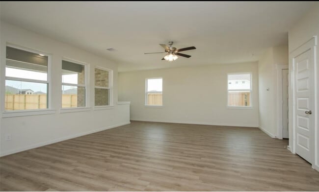 Foto del edificio - 7546 Coral Ter Dr