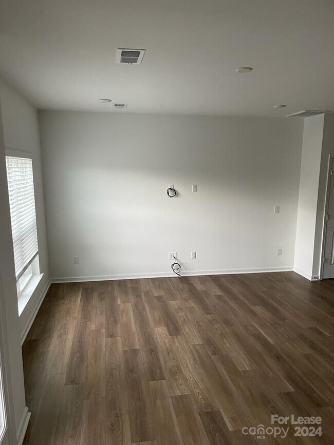 Building Photo - 10124 Guardian Dr