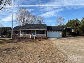 Building Photo - 401 Miller Farm Rd