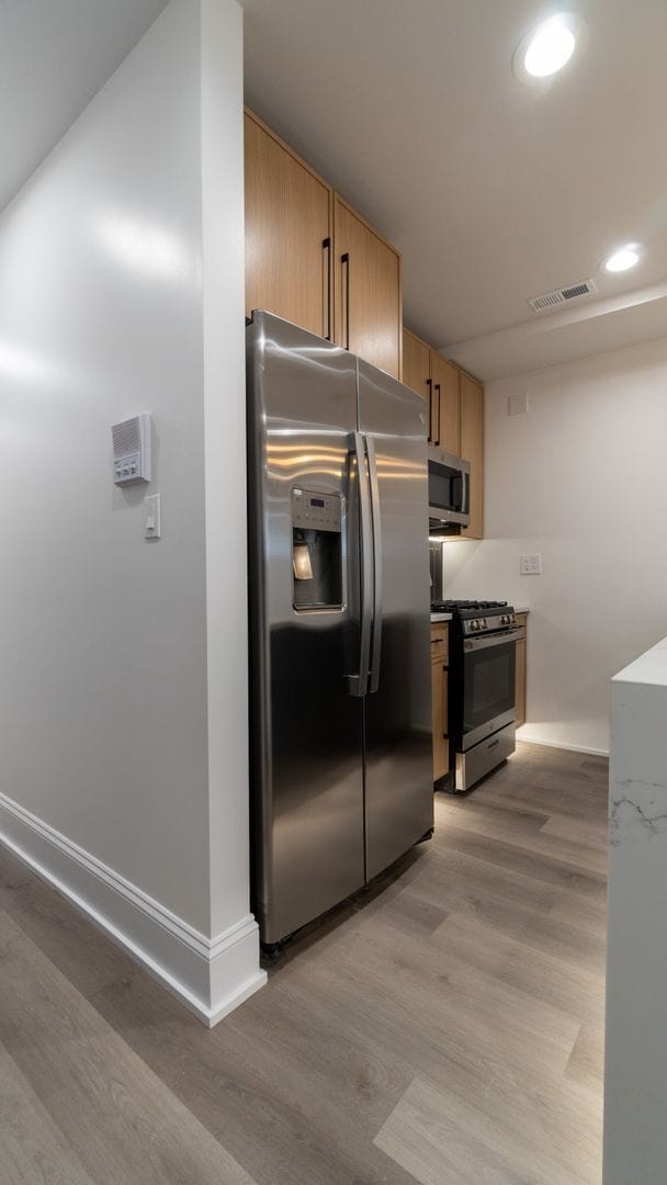 Foto del edificio - Contemporary 2-Bed, 2-Bath Garden Apartmen...