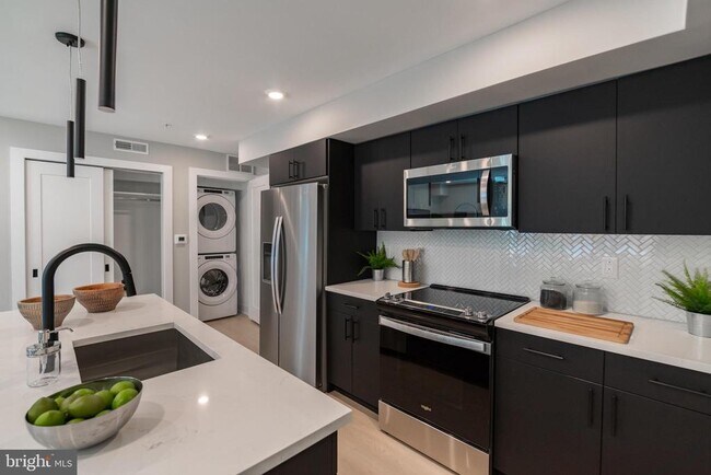 Building Photo - 6604 Ridge Ave