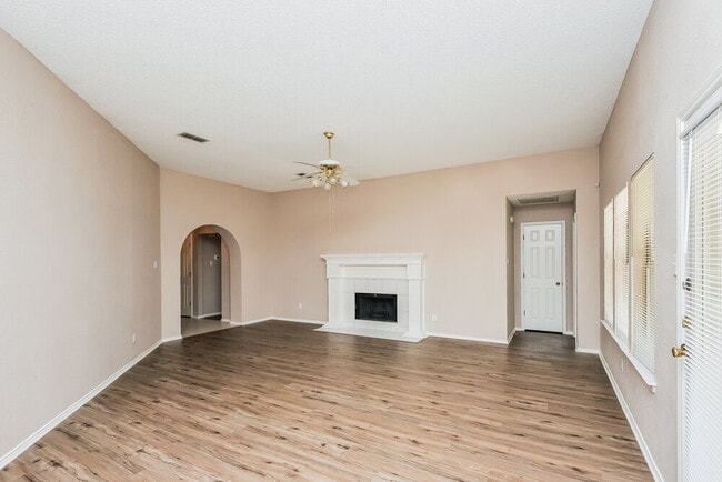 Building Photo - 7625 Mahonia Dr