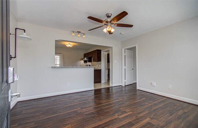 Foto del edificio - 1519 W 12th St