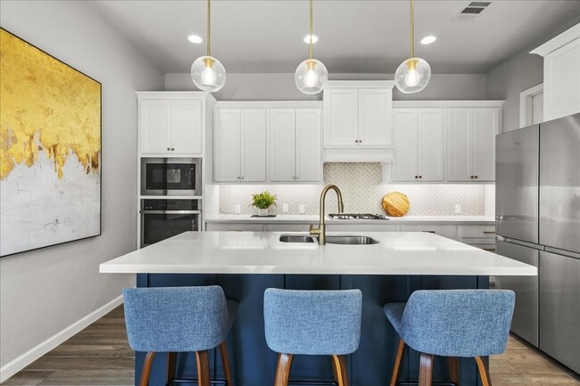 Foto del edificio - 4910 Morrison Dr