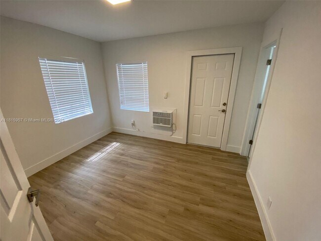 Foto del edificio - 11310 Peachtree Dr