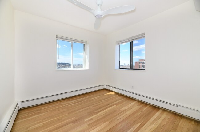 Foto del edificio - 76 Parker Hill Ave