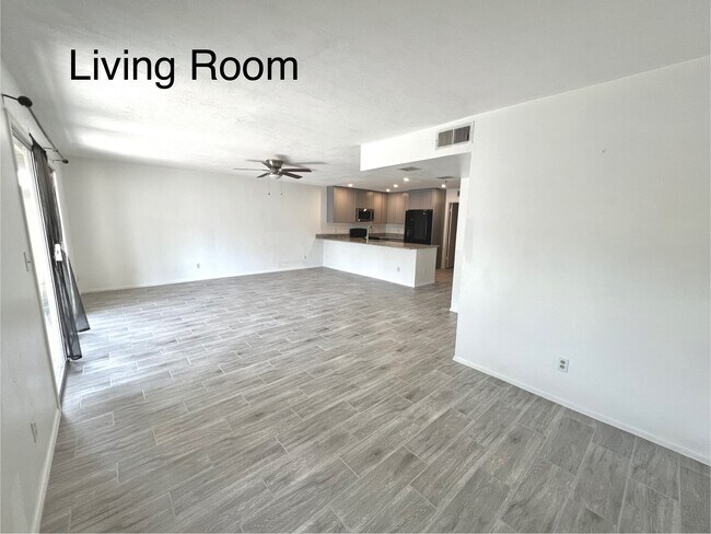 Building Photo - 5527 S Mitchell Dr