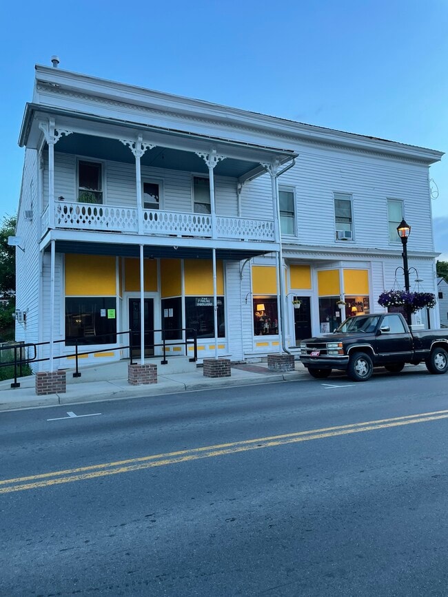 221 W King St Unit 2, Strasburg, VA 22657 Apartments in Strasburg, VA