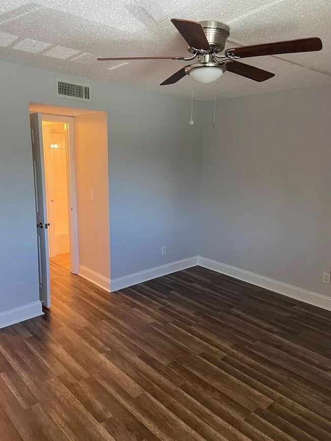 Building Photo - 6308 Newtown Cir