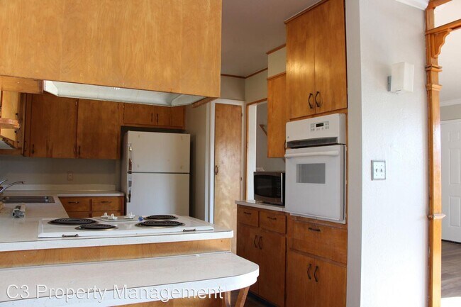 Building Photo - 4 br, 2 bath House - 1001 Hillcrest Dr