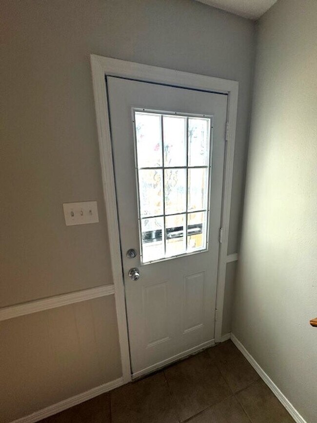 Building Photo - Very Nice Townhome in Whitehaven