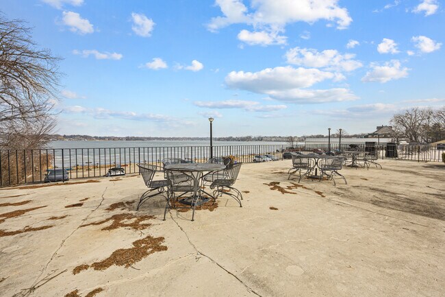 Foto del edificio - 155 E Mill St