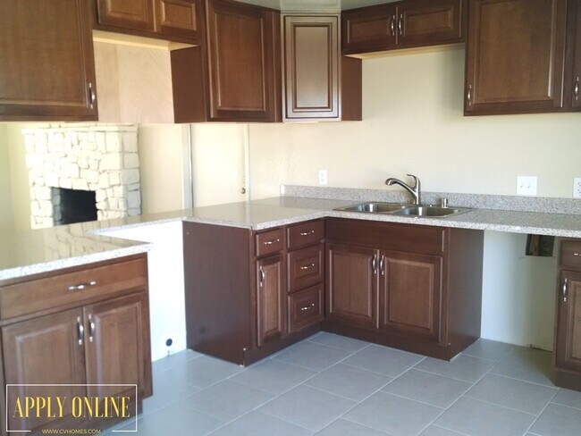 Building Photo - APPLY NOW FOR THIS LOVELY HOME! (Avail. 10...