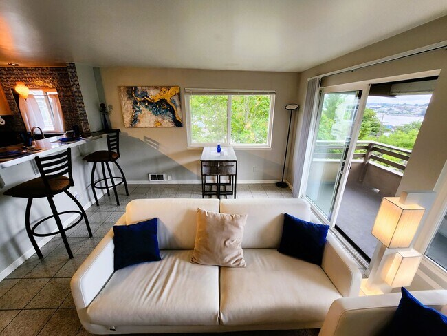 Foto del edificio - Furnished 2 bedroom Condo with view of Lake Union