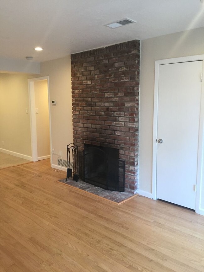 Building Photo - 2074 Donald Dr