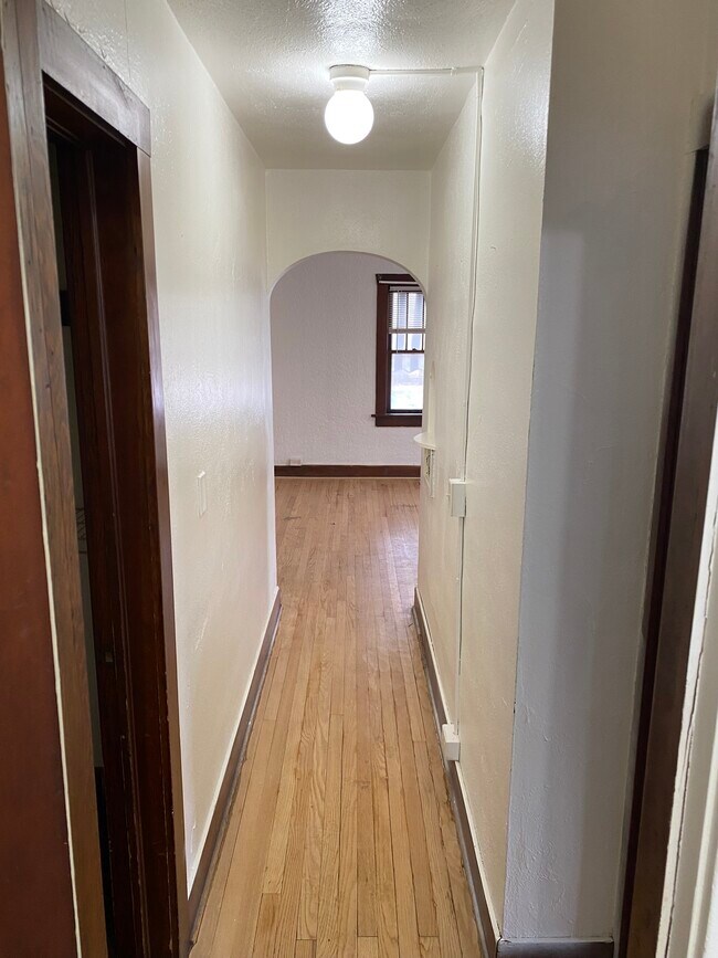 Foto del edificio - 629 S Main St