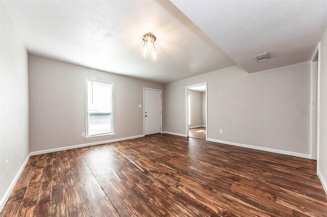 Building Photo - 123 S Carroll St