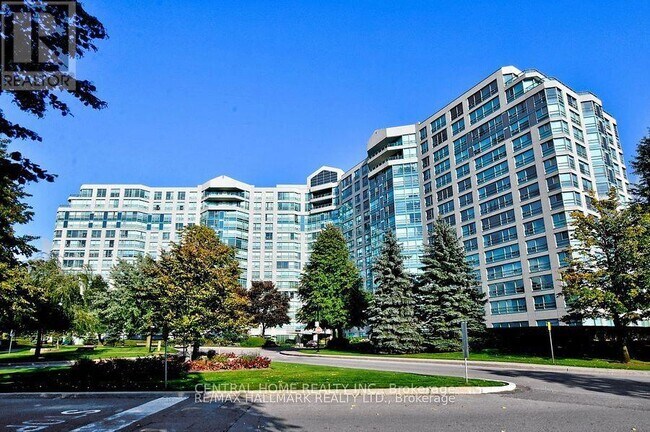 Building Photo - 7825-7825 Bayview Ave