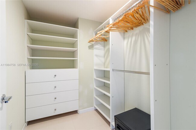 Foto del edificio - 2950 NE 188th St