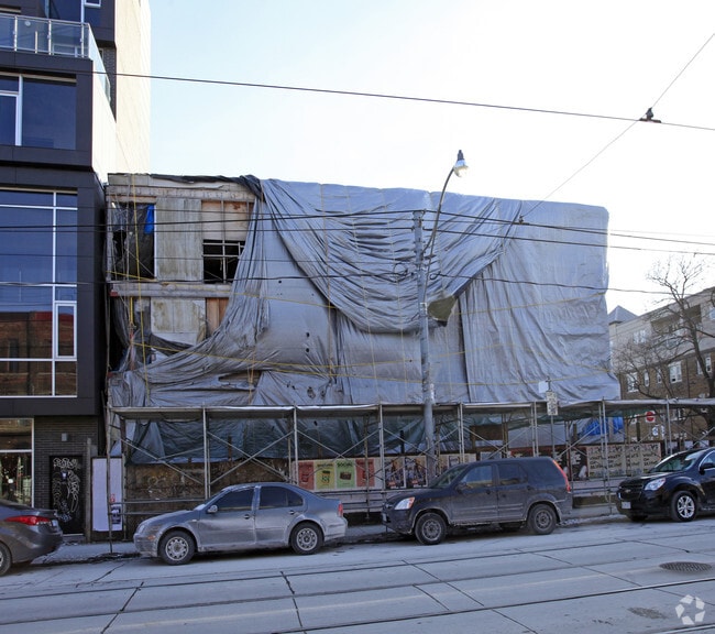 Building Photo - 805-807 College St