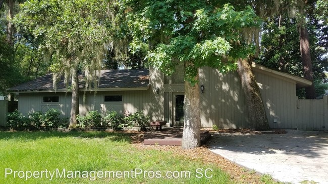 Building Photo - 3 br, 2 bath House - 6 Park Rd.