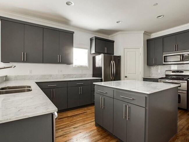 Foto del edificio - 3449 Rosedale Ave
