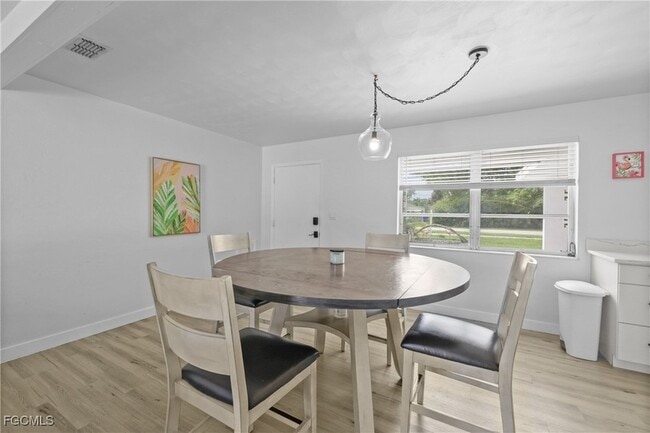 Building Photo - 1661 Coronado Rd