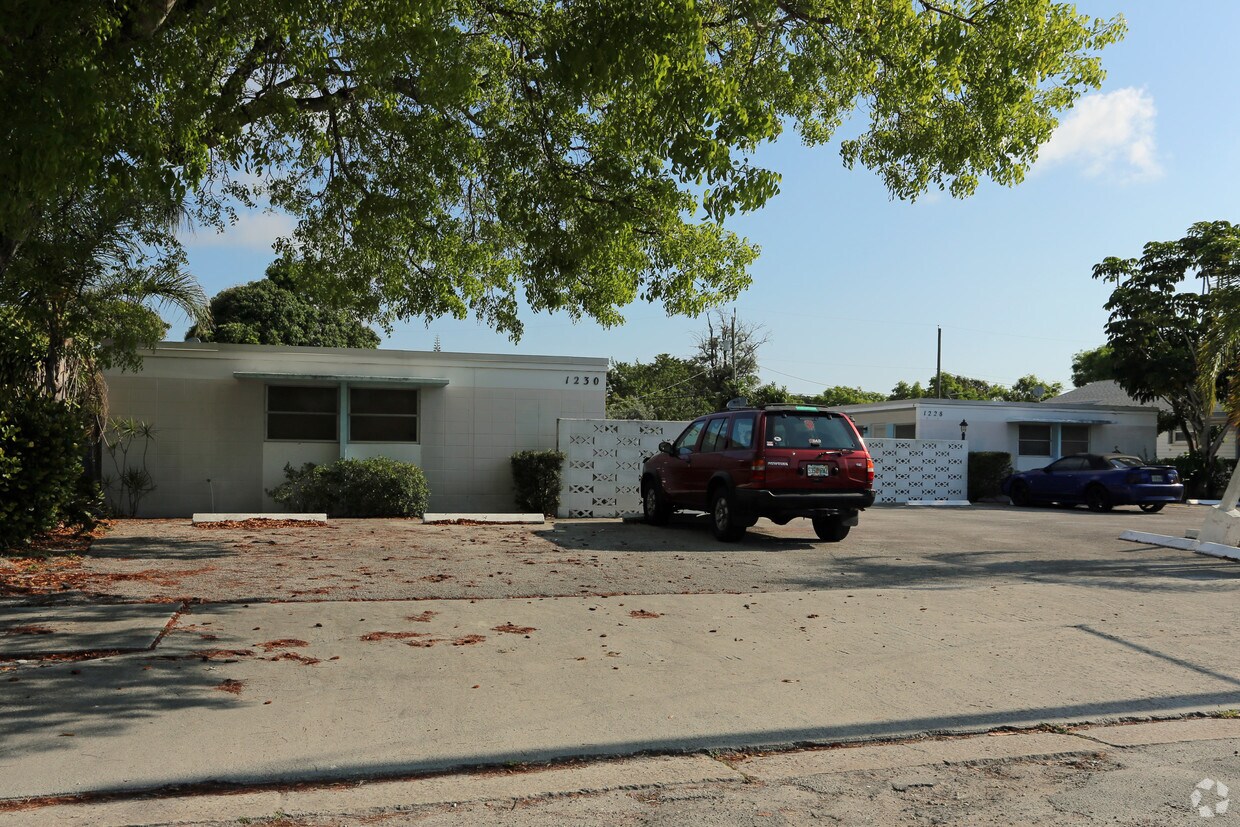 Building Photo - 1230 18th Ave N