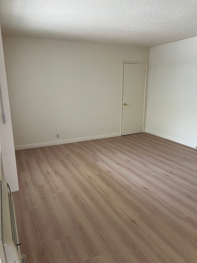 Building Photo - EllinCourt