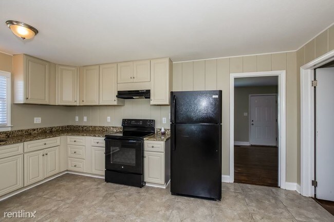 Building Photo - 3 br, 1 bath House - 3912 Broadview Dr
