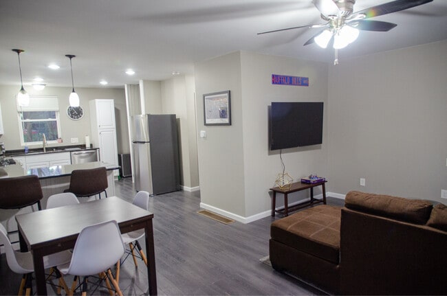 Building Photo - 22 E Garfield St