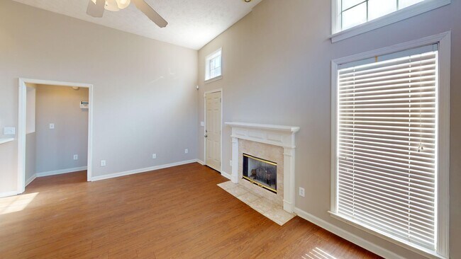 Foto del edificio - 860 Autumn Ridge Rd