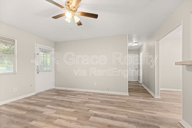 Building Photo - 4404 Pecan Ln