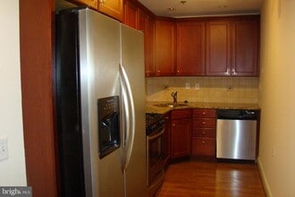 Building Photo - 2 W Gay St