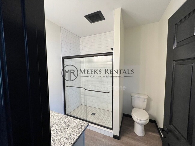 Foto del edificio - 408 Leon Sullivan Way