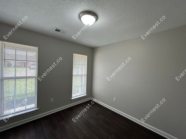 Foto del edificio - 4207 Triple Crown Loop S