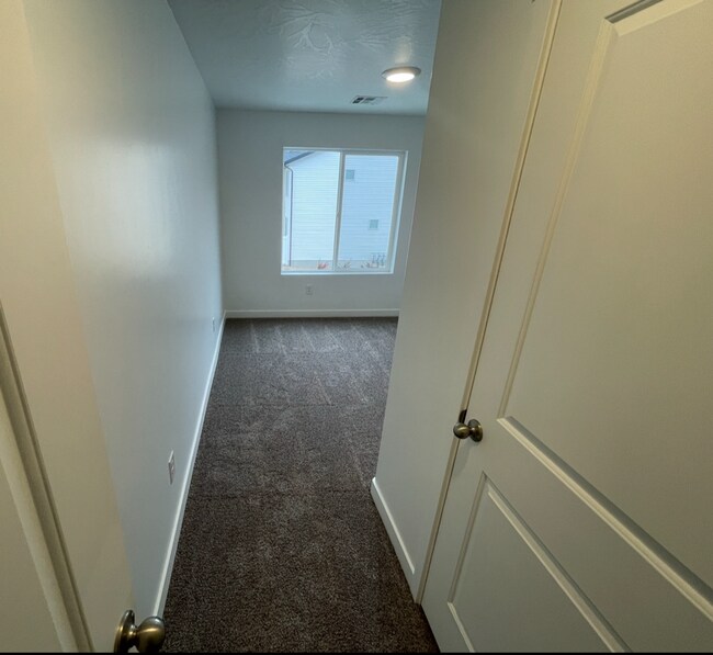 Foto del edificio - Small dog Friendly!! 4-6 Month Lease!